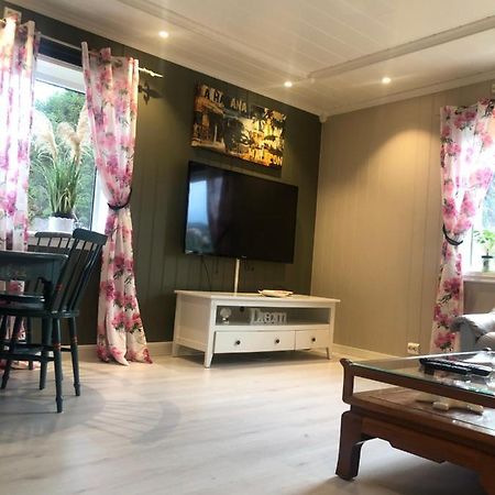 Appartement Den Gule Huset à Lyngdal Extérieur photo