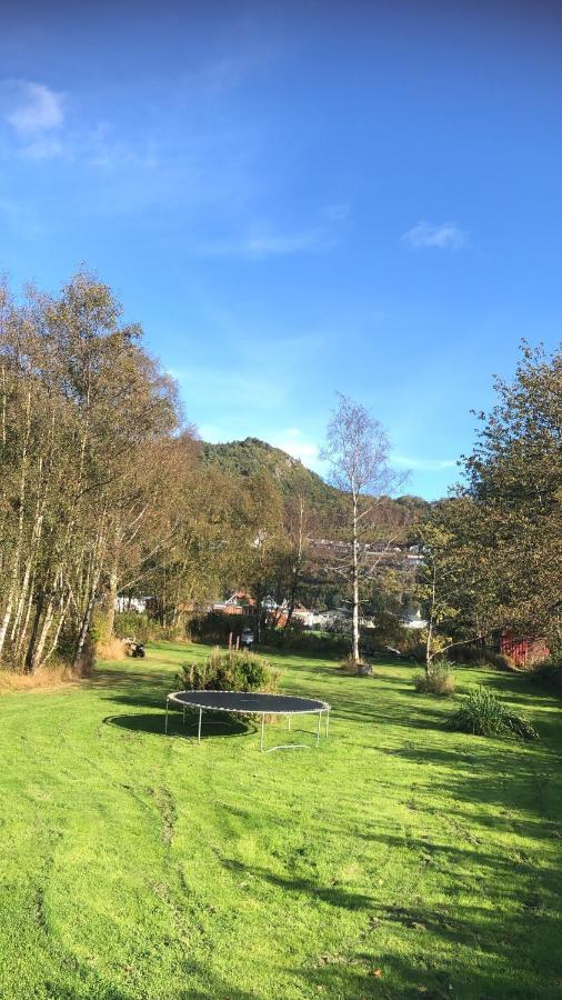 Appartement Den Gule Huset à Lyngdal Extérieur photo